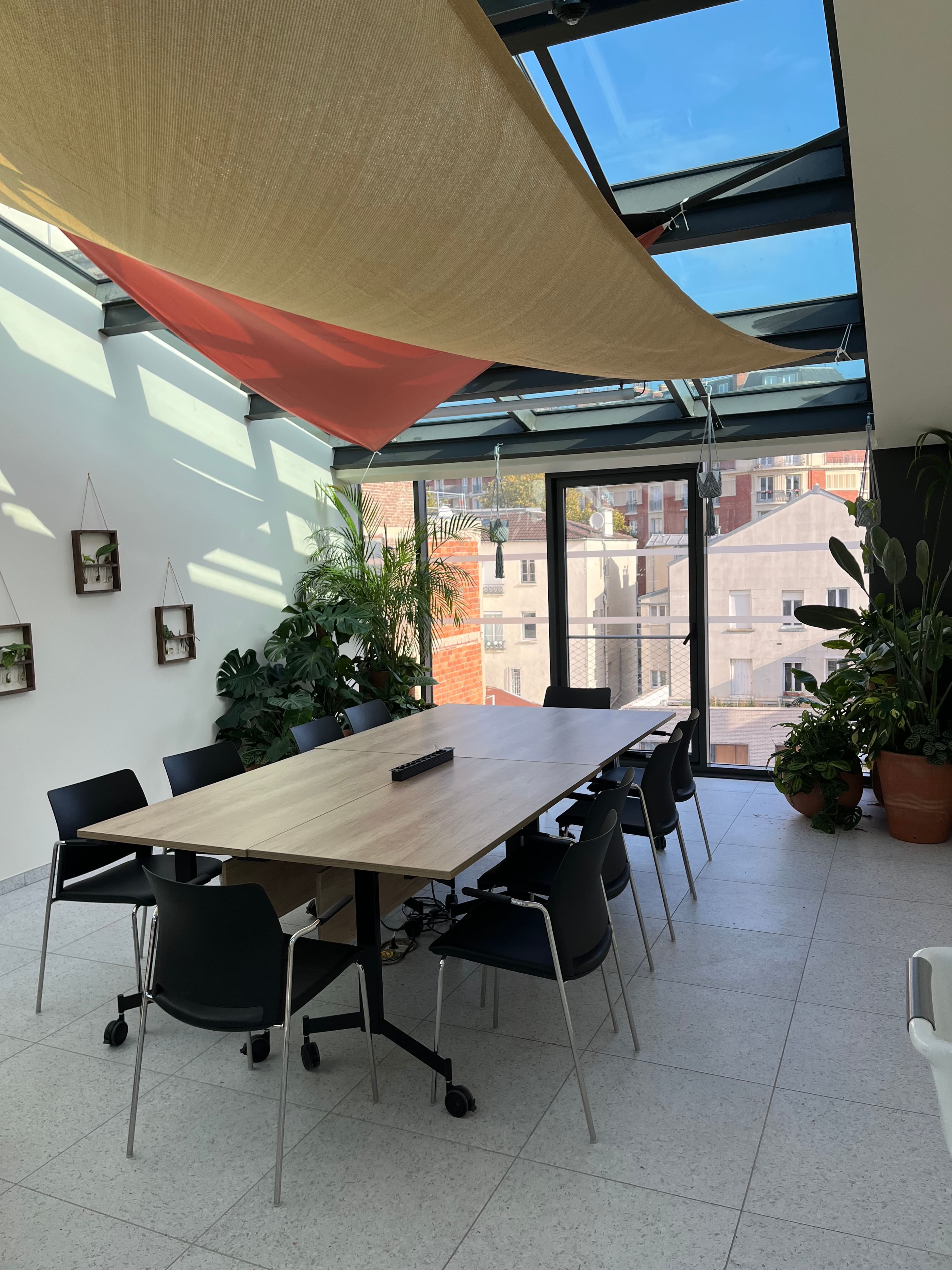 Meeting room - 19 people