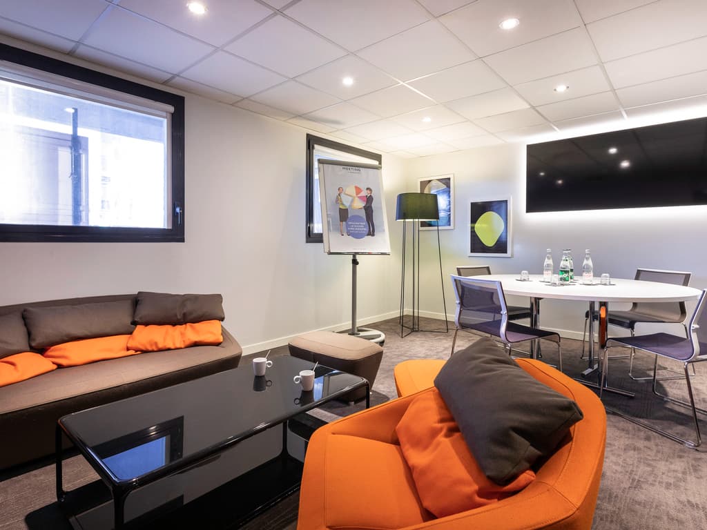 Meeting Room - 6 people