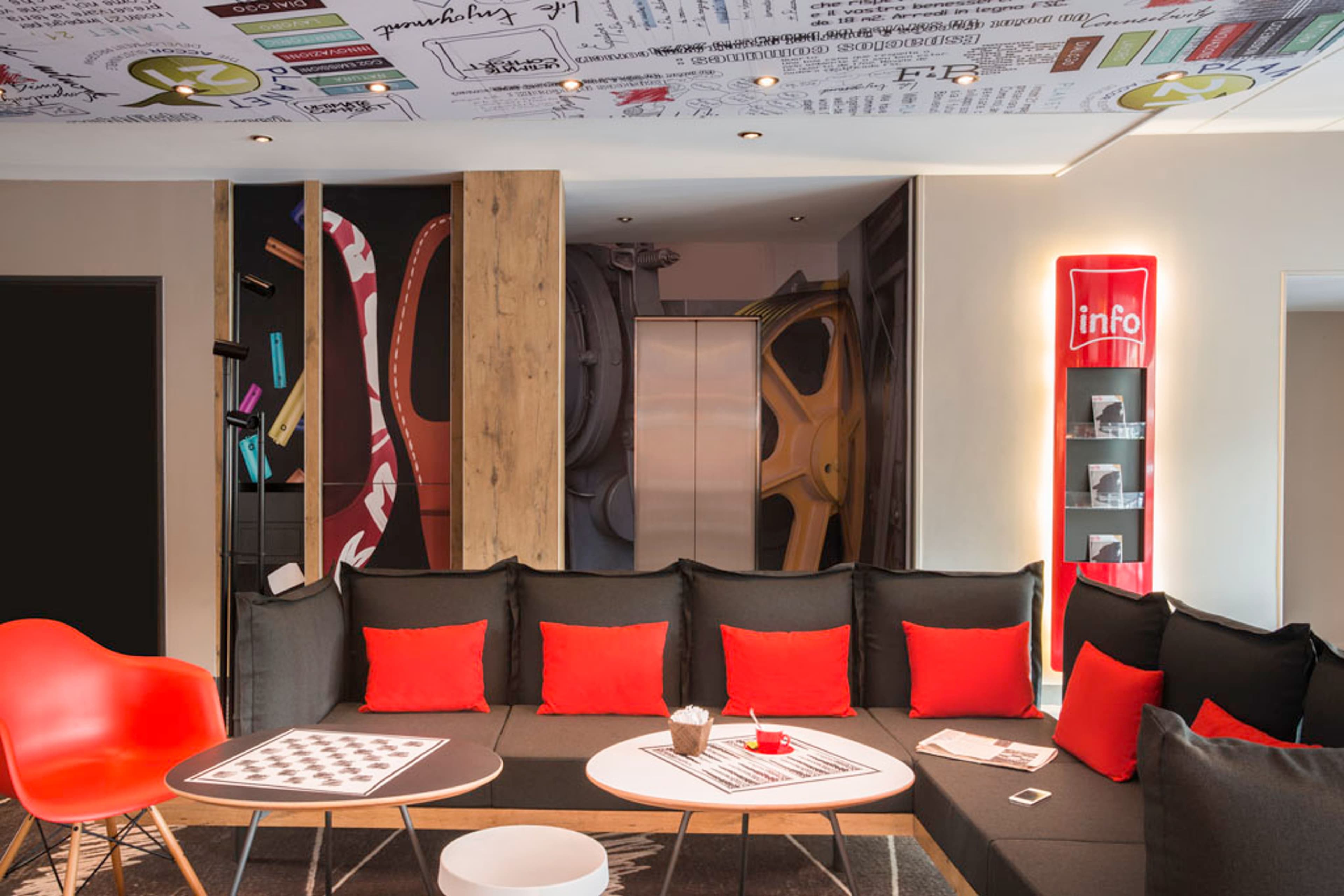 Wojo Nantes - Ibis Centre Gare Sud