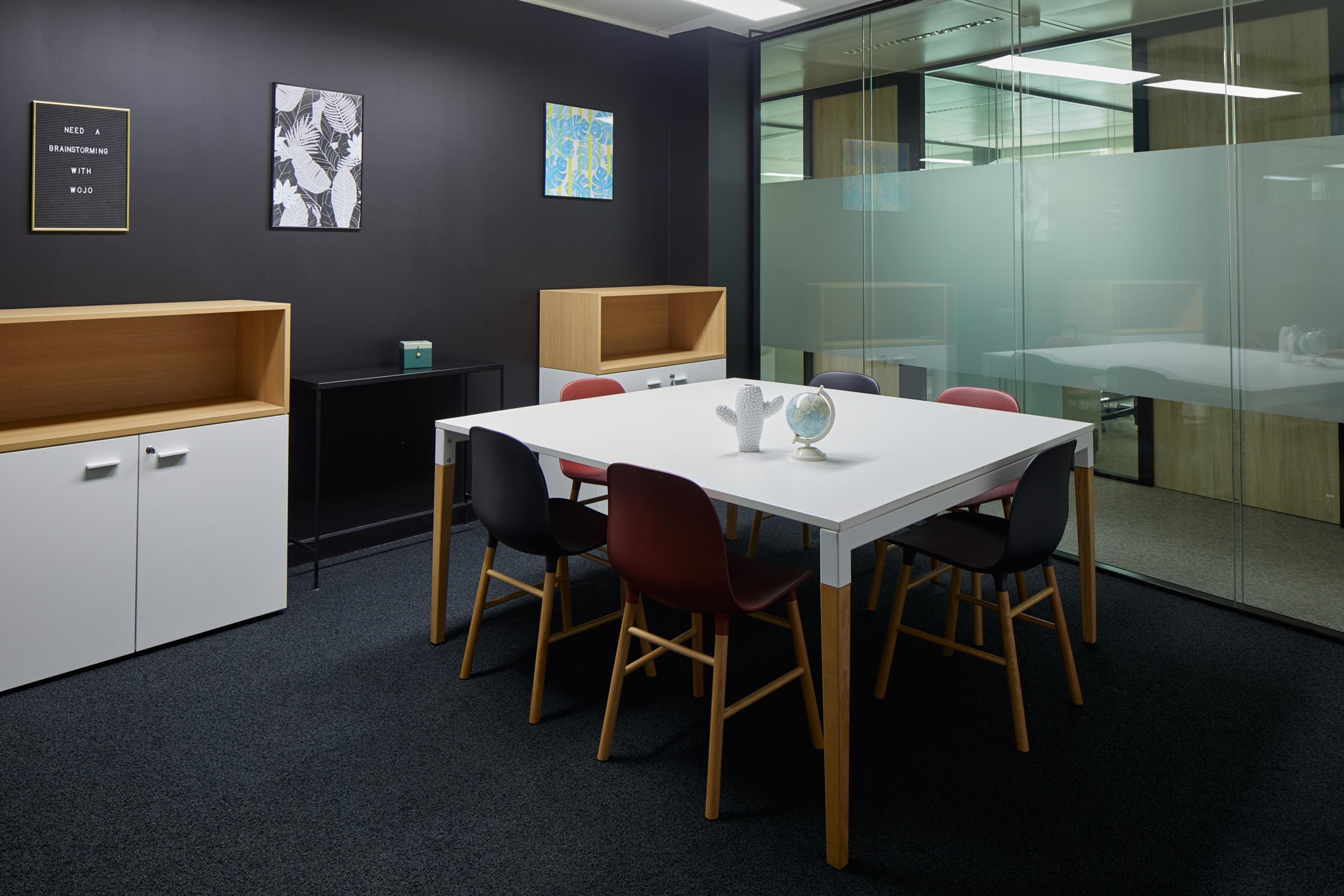 Brainstorming Room - 4E